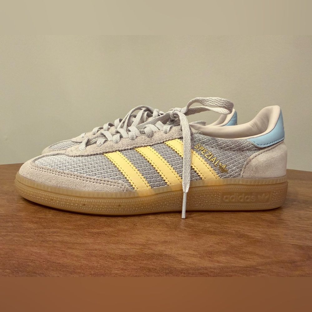 adidas beige sneakers with yellow stripes and light blue heel - Picture 4 of 7
